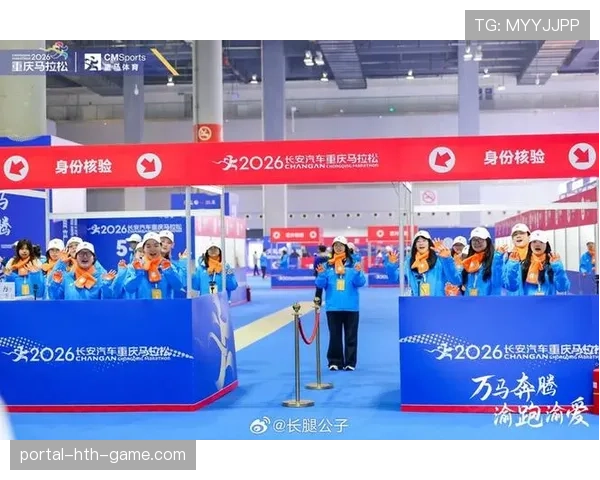 马拉松赛道志愿者自发喊口号数公里不间断，被跑者称为“第42.3公里的力量”