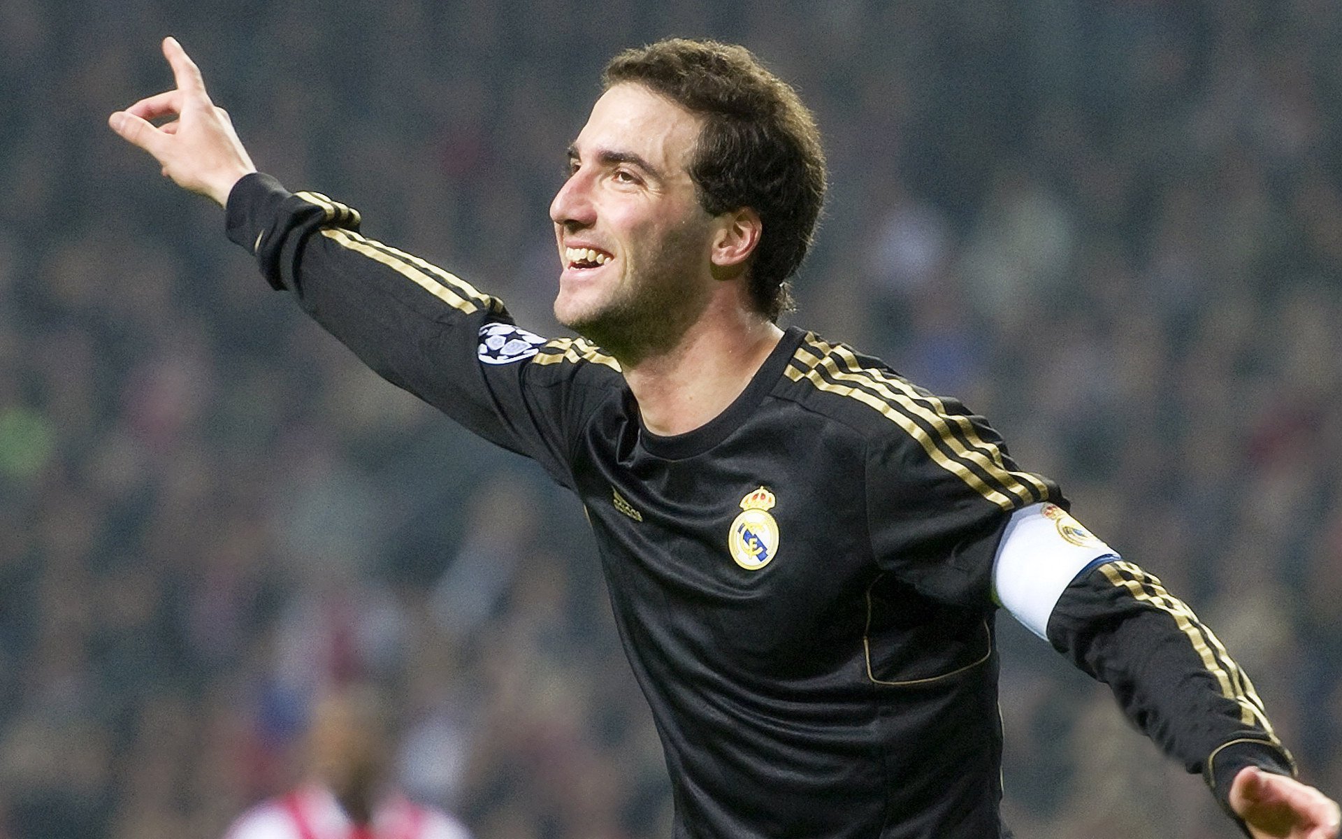 华体会官网入口-从全国球迷羡慕凤凰山到全国球迷不待见,这中间经历了什么?,凤凰山专业足球场效果图